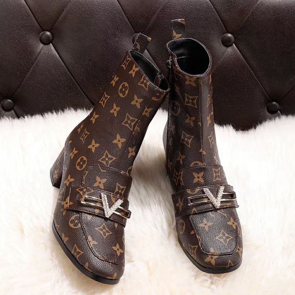 with box sneaker casual shoes trainers fashion sports shoes trainers shoes for woman dhl by bag07 l2202
with box sneaker casual shoes trainers fashion sports shoes trainers shoes for woman dhl by bag07 l2202