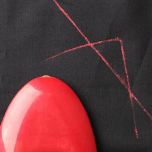 2 pieces red tailors dressmakers triangle fabric marking chalk with plastic gear for sewing quilting crafts, Black
2 pieces red tailors dressmakers triangle fabric marking chalk with plastic gear for sewing quilting crafts, Black