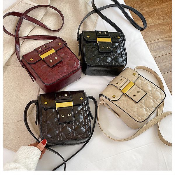 new textured embroidered shoulder bag women's bag korean retro messenger women's women leather handbags
new textured embroidered shoulder bag women's bag korean retro messenger women's women leather handbags