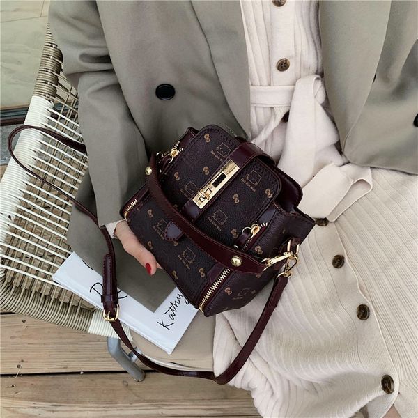2020 new shoulder bag female creative fashion bucket bag shopping party daily splicing pu shoulder girl messenger
2020 new shoulder bag female creative fashion bucket bag shopping party daily splicing pu shoulder girl messenger