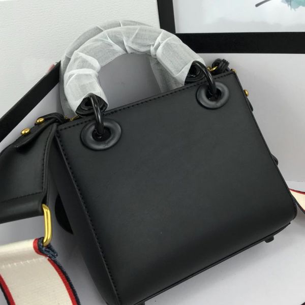womens shoulder bags handbags purses womens crossbody bags fashion sell genuine leather handbag floral decorate
womens shoulder bags handbags purses womens crossbody bags fashion sell genuine leather handbag floral decorate