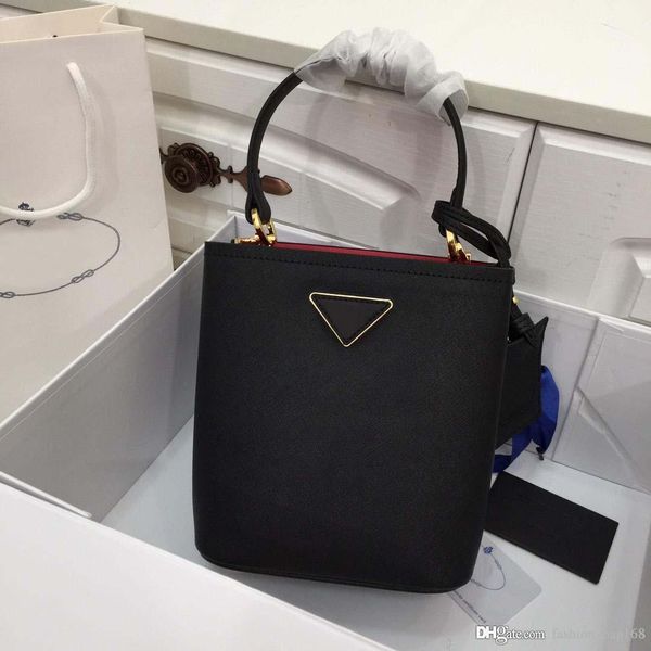 new fashion luxury designer woman handbag cross body bags shoulder genuine leather tote purse bags gold-plated metal fittings
new fashion luxury designer woman handbag cross body bags shoulder genuine leather tote purse bags gold-plated metal fittings