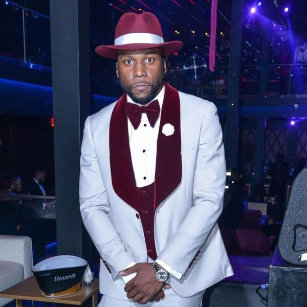 popular groom tuxedos shawl burgundy lapel groomsmen one button men suits wedding/prom/dinner man ( jacket+pants+vest, White;black
popular groom tuxedos shawl burgundy lapel groomsmen one button men suits wedding/prom/dinner man ( jacket+pants+vest, White;black