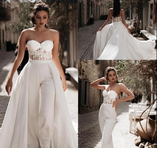 2020 new white jumpsuits a line wedding dresses sweetheart lace satin with overskirts bridal gowns pants dress vestidos de novia
2020 new white jumpsuits a line wedding dresses sweetheart lace satin with overskirts bridal gowns pants dress vestidos de novia