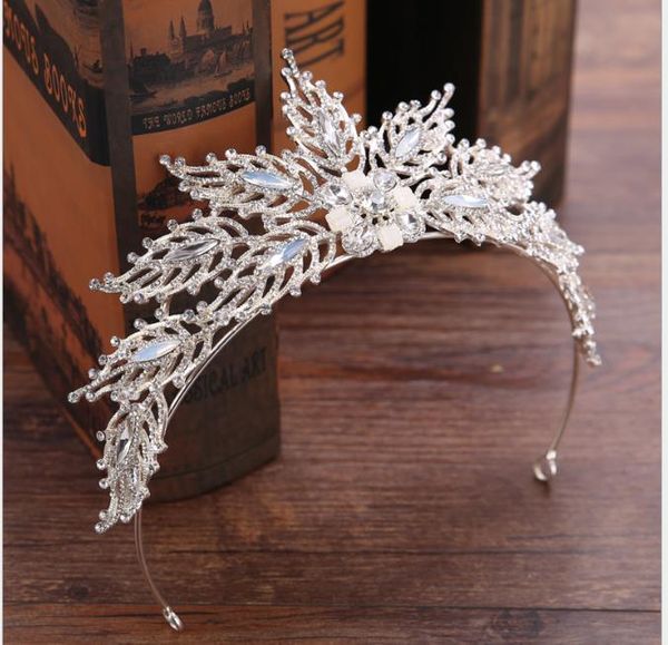 bride's hair hoop headdress hand-inlaid water drill leaves headdress bride's crown, Slivery;golden
bride's hair hoop headdress hand-inlaid water drill leaves headdress bride's crown, Slivery;golden