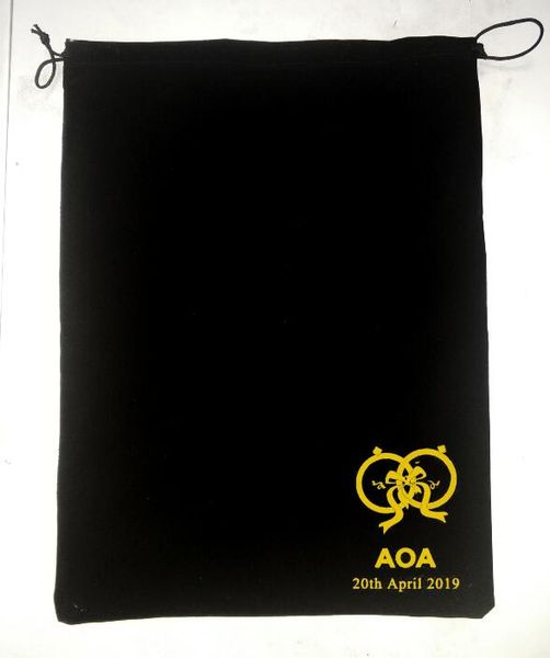 custom-made 100pcs 30x40cm big size black drawstring velvet bags for wedding gift packaging pouches print logo
custom-made 100pcs 30x40cm big size black drawstring velvet bags for wedding gift packaging pouches print logo
