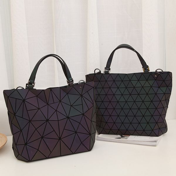 2020 new women's handbag ladies geometric luminous bucket bag rhombus folding shoulder bag fashion ever-changing messenger
2020 new women's handbag ladies geometric luminous bucket bag rhombus folding shoulder bag fashion ever-changing messenger