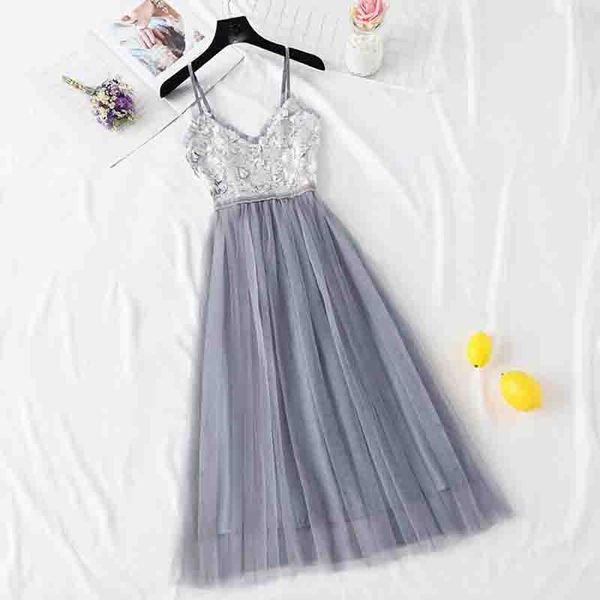 2019 summer new women's v-neck strap dress vintage sleeveless sequin mesh a-line dress female elegant sling fairy beach dresses, Black;gray
2019 summer new women's v-neck strap dress vintage sleeveless sequin mesh a-line dress female elegant sling fairy beach dresses, Black;gray