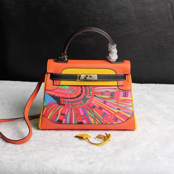 elegant2019 pattern or kylie baotou layer cowhide hit color colour matching genuine leather woman package hand bill of lading shoulder
elegant2019 pattern or kylie baotou layer cowhide hit color colour matching genuine leather woman package hand bill of lading shoulder