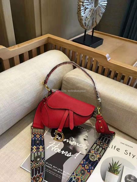 New top quality genuine leather women designer Crossbody bag shoulder bags,2019 Brand Fashion Luxury Designer Bags saddle bag,18*6*15cm
New top quality genuine leather women designer Crossbody bag shoulder bags,2019 Brand Fashion Luxury Designer Bags saddle bag,18*6*15cm