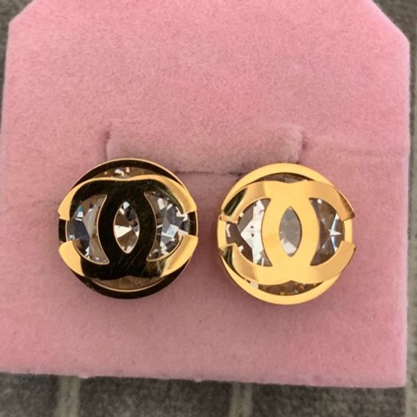 Deluxe fa hion brand de ign gold big diamond letter hell tud earring jewelry 3 color earring for women wedding gift hipping
Deluxe fa hion brand de ign gold big diamond letter hell tud earring jewelry 3 color earring for women wedding gift hipping