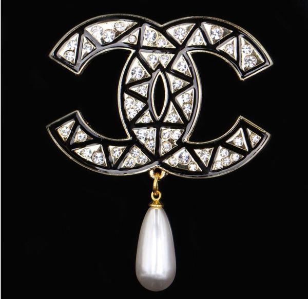 2019 New Fashion Women Luxury Design Brooches Pins Gold Plated Letter Pins Brooch Suit Dress Pins for Men Women for Party Wedding
2019 New Fashion Women Luxury Design Brooches Pins Gold Plated Letter Pins Brooch Suit Dress Pins for Men Women for Party Wedding