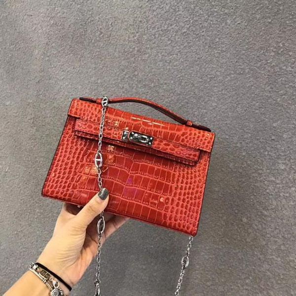 2019r bag fashion leather crocodile leather bags metal buckle single shoulder bag shochain pping handbag banquet bag
2019r bag fashion leather crocodile leather bags metal buckle single shoulder bag shochain pping handbag banquet bag