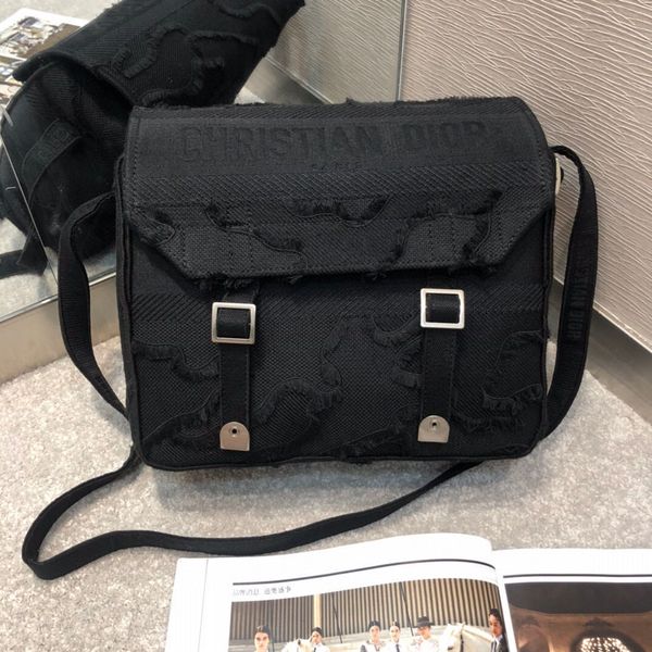 postman bag high-end custom quality postman bag single shoulder bag fashion style silver metal accessories with non-detachable long shoul
postman bag high-end custom quality postman bag single shoulder bag fashion style silver metal accessories with non-detachable long shoul