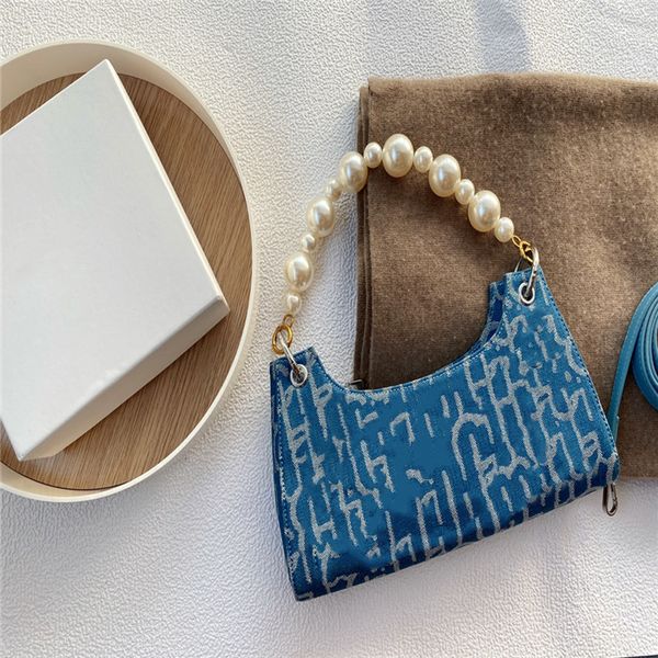 light blue jacquard pearl handbag designed by senior designer, pearl detachable size 28 * 12cm
light blue jacquard pearl handbag designed by senior designer, pearl detachable size 28 * 12cm