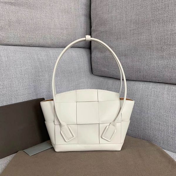 high-end custom designer bags, women's bags, handbags, fashion leisure, cowhide materials, a variety of colors to choose from
high-end custom designer bags, women's bags, handbags, fashion leisure, cowhide materials, a variety of colors to choose from