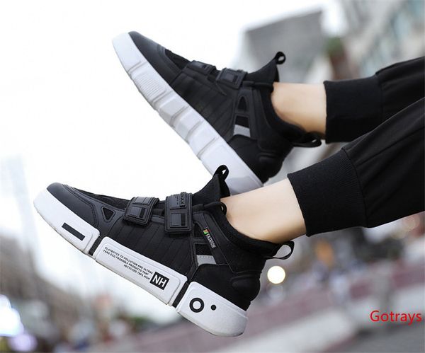 2020 selling fashion designer shoes triple s sneakers cool sole stitching wild sneakers three color men running outdoor shoes
2020 selling fashion designer shoes triple s sneakers cool sole stitching wild sneakers three color men running outdoor shoes