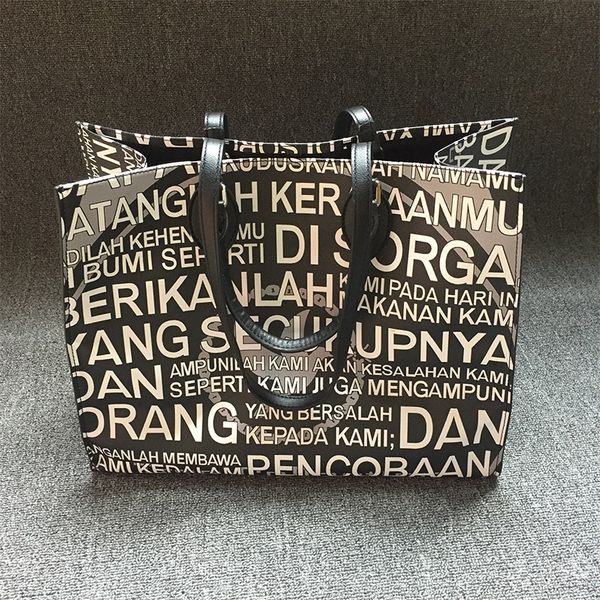 40cm large capacity toto bag black graffiti handbags for women letter printed shoulder bag male female big travel bags
40cm large capacity toto bag black graffiti handbags for women letter printed shoulder bag male female big travel bags