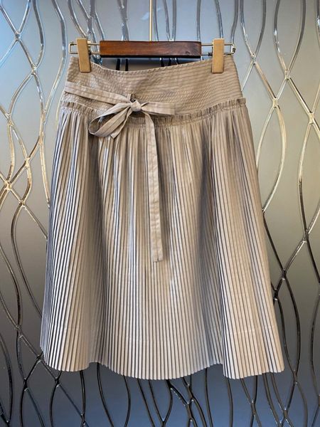 2020 early spring new women's waist side strap decorative pleated mid-length all-match skirt 328, Black
2020 early spring new women's waist side strap decorative pleated mid-length all-match skirt 328, Black