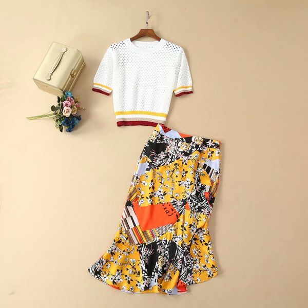 new clothes for women in europe and america for the summer of 2019 short sleeve cut-out knit t-shirt printed fishtail skirt suit, White
new clothes for women in europe and america for the summer of 2019 short sleeve cut-out knit t-shirt printed fishtail skirt suit, White