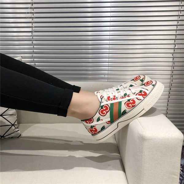 fashion trend luxury platform design women's shoes retro lace-up men's shoes classic daisy flowers canvas shoes size 35-45 01, Black
fashion trend luxury platform design women's shoes retro lace-up men's shoes classic daisy flowers canvas shoes size 35-45 01, Black