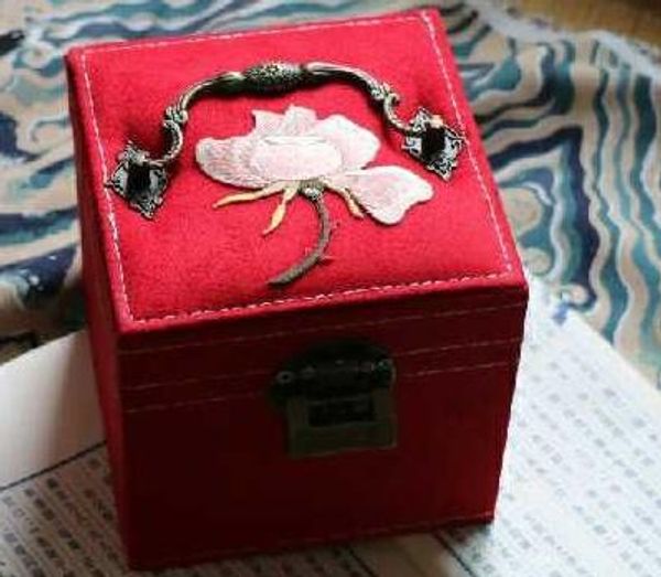 women have no talent. antique boudoir collection box jewelry beautiful jewelry box original handmade padlock embroidery, Black;white
women have no talent. antique boudoir collection box jewelry beautiful jewelry box original handmade padlock embroidery, Black;white
