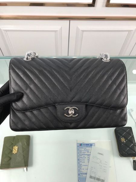 black ball new ladies shoulder bag high-end custom quality diagonal cross bag fashion style style silver metal accessories with long shou
black ball new ladies shoulder bag high-end custom quality diagonal cross bag fashion style style silver metal accessories with long shou