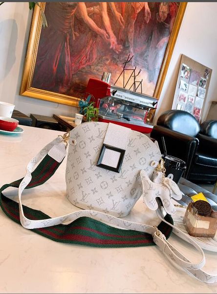 2020 new selling classic women's designer leather handbag ladies wild shoulder bag casual crossbody bag shoulder bag
2020 new selling classic women's designer leather handbag ladies wild shoulder bag casual crossbody bag shoulder bag