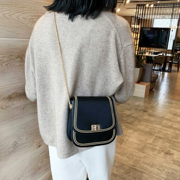 fansiman женской сумок сумки мода заклепка седло crossbody сумка для женщин 2020 pu кожи сумки сумочки chains
fansiman женской сумок сумки мода заклепка седло crossbody сумка для женщин 2020 pu кожи сумки сумочки chains
