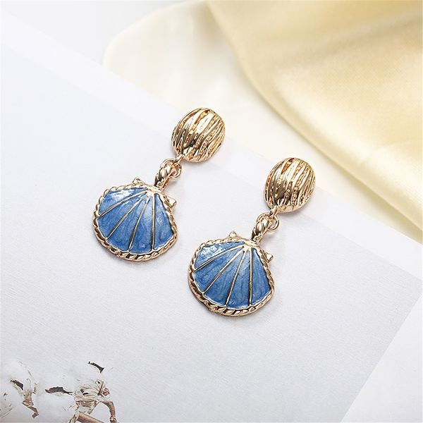 europe and the united states retro sea wind shell earring seashell earrings 2-color grain metal earrings female blue and white, Golden;silver
europe and the united states retro sea wind shell earring seashell earrings 2-color grain metal earrings female blue and white, Golden;silver