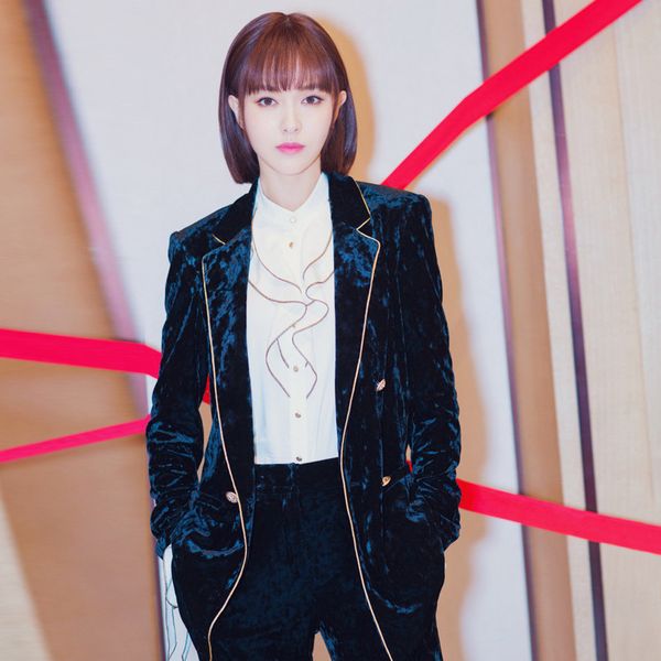 set women's fashion temperament gold silk striped velvet suit jacket + micro-horn trousers gold velvet professional suit new, White;black
set women's fashion temperament gold silk striped velvet suit jacket + micro-horn trousers gold velvet professional suit new, White;black
