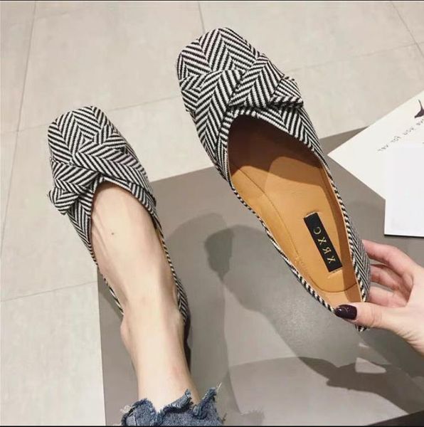 lightweight breathable women's flat shoes super confident women ballet casual shoes fashion european and american plaid, Black
lightweight breathable women's flat shoes super confident women ballet casual shoes fashion european and american plaid, Black