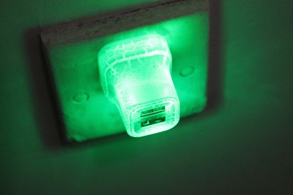 led dual usb wall charger cracks style color glowing light up 5v 2a travel home charging power adapter via dhl 100+
led dual usb wall charger cracks style color glowing light up 5v 2a travel home charging power adapter via dhl 100+