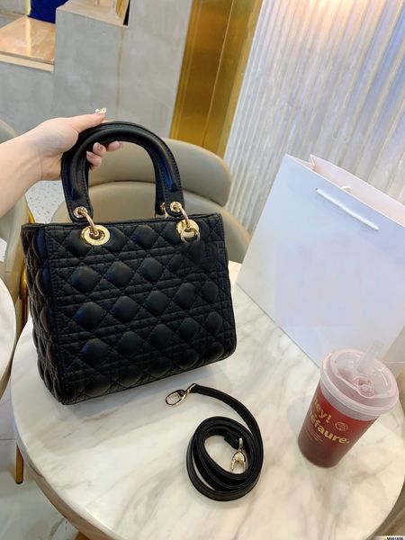 2020 new arrival luxury women shoulder bag handbag on chain womens crossbody bags design tt 20022502t
2020 new arrival luxury women shoulder bag handbag on chain womens crossbody bags design tt 20022502t