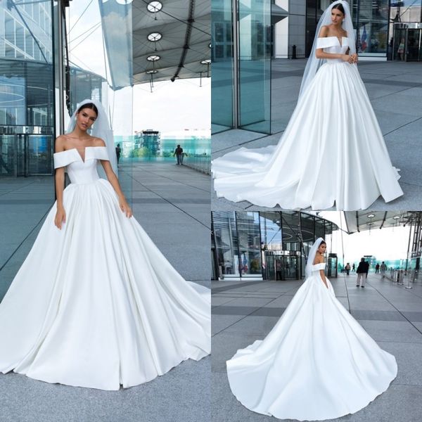 simple crystal design a line wedding dresses off shoulder sleeveless satin wedding gowns sweep train robe de mariée, White
simple crystal design a line wedding dresses off shoulder sleeveless satin wedding gowns sweep train robe de mariée, White
