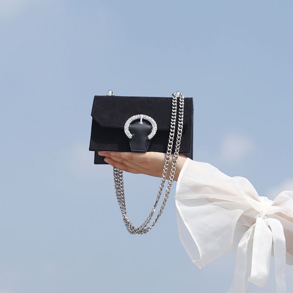 light retro suede leather crystal buckle bag women 2019 winter new fashion simple chain shoulder shoulder small square bag
light retro suede leather crystal buckle bag women 2019 winter new fashion simple chain shoulder shoulder small square bag