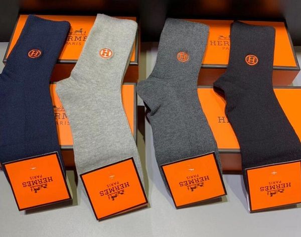 with box famous luxury letter cotton couple sport wear socks stockings women men popular black design casual socks a31
with box famous luxury letter cotton couple sport wear socks stockings women men popular black design casual socks a31