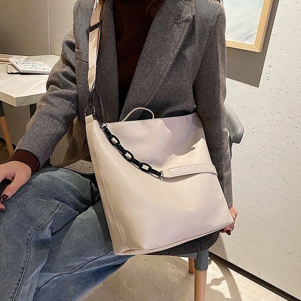 цепи повседневный мягкая кожа pu ковш сумки для женщин 2020 big solid color crossbody сумка женский плеча сумка сумочка сак
цепи повседневный мягкая кожа pu ковш сумки для женщин 2020 big solid color crossbody сумка женский плеча сумка сумочка сак