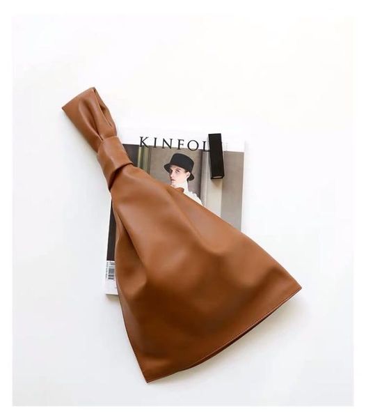 2020 spring new style women cowhide soft leather handbag ladies personalized fashion clutch wrist bag
2020 spring new style women cowhide soft leather handbag ladies personalized fashion clutch wrist bag
