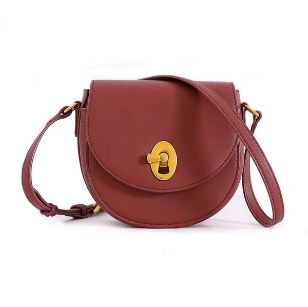 saddle bag simple retro autumn/winter new 2019 womens fashion joker designer messenger shoulder bag messenger shoulder bag size:16*6*17
saddle bag simple retro autumn/winter new 2019 womens fashion joker designer messenger shoulder bag messenger shoulder bag size:16*6*17