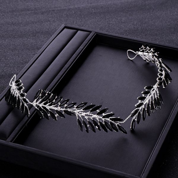 trendy bridal tiara black rhinestone crystal wedding headband bridal hair accessories princess headwear wedding hair accessories, White;golden
trendy bridal tiara black rhinestone crystal wedding headband bridal hair accessories princess headwear wedding hair accessories, White;golden