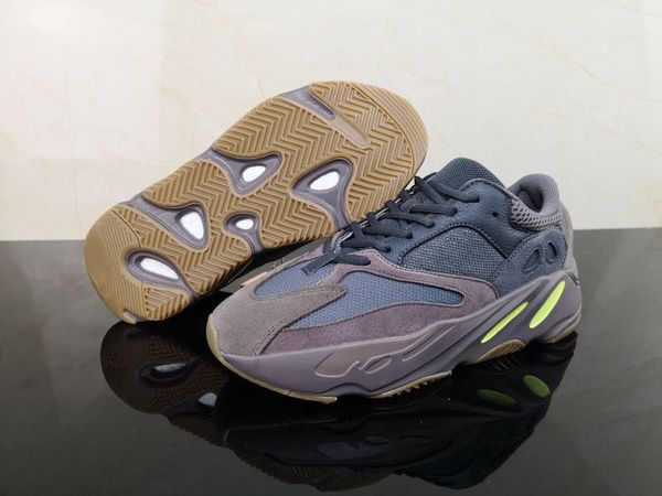 New 700 men's running shoes high quality black white sports outdoor performance designer casual sports running shoes
New 700 men's running shoes high quality black white sports outdoor performance designer casual sports running shoes