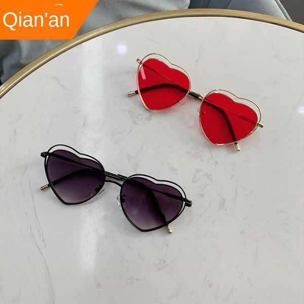 2020 children's love sun girls personalized hollow t-stage sunglasses decorative baby glasses street sunglasses, Blue
2020 children's love sun girls personalized hollow t-stage sunglasses decorative baby glasses street sunglasses, Blue