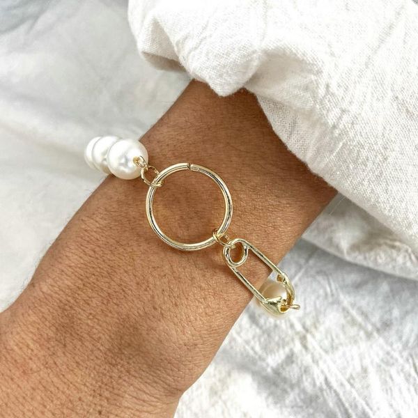new fashion string pearl bracelet creative retro simple gold metal paper clip circle bracelet, Black
new fashion string pearl bracelet creative retro simple gold metal paper clip circle bracelet, Black