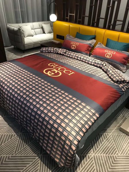 luxury fashion letter pattern cotton soft fabric bedding set 4 piece set family gift duvet cover sheet and pillowcases
luxury fashion letter pattern cotton soft fabric bedding set 4 piece set family gift duvet cover sheet and pillowcases