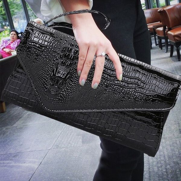 chain bag female 2020 new large-capacity banquet envelope bag fashion crocodile pattern clutch female shoulder messenger 
chain bag female 2020 new large-capacity banquet envelope bag fashion crocodile pattern clutch female shoulder messenger