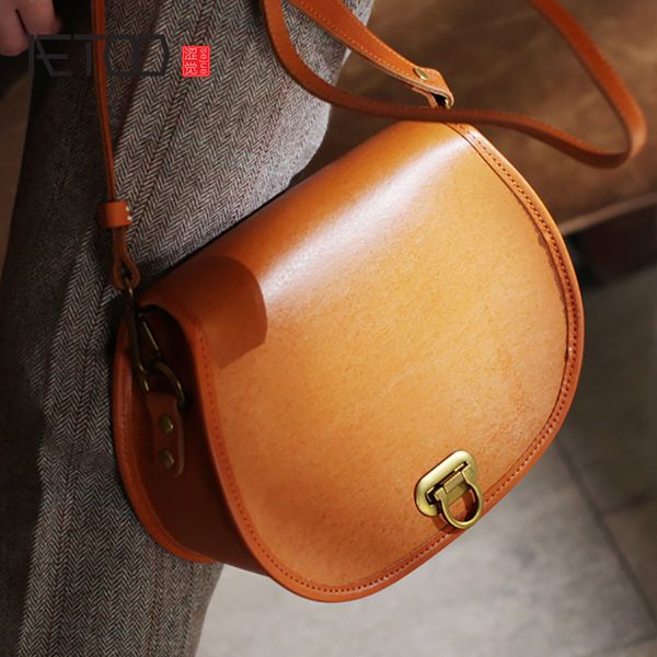 aetoo semicircle retro saddle pack, female leather crossbody bag, hand foreman layer cowhide superior sense shoulder bag
aetoo semicircle retro saddle pack, female leather crossbody bag, hand foreman layer cowhide superior sense shoulder bag