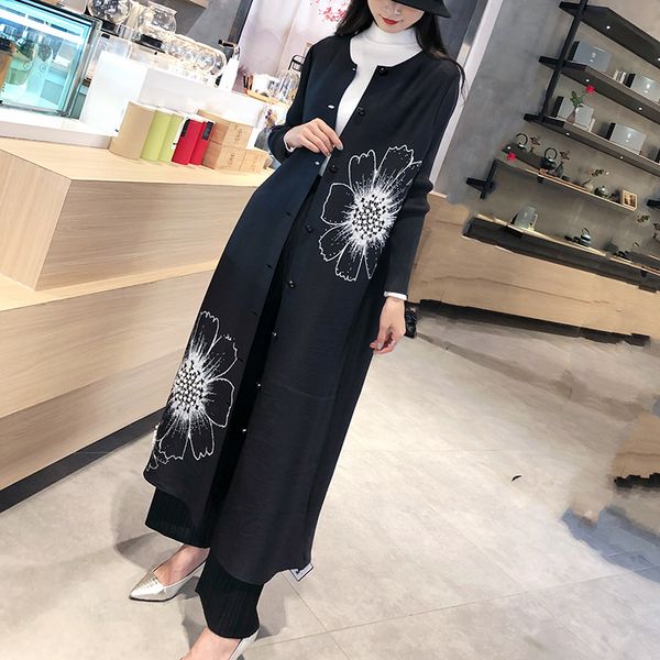 pleated coat women's long print autumn winter black coat celebrity middle age round neck windbreaker mother's dress, Tan;black
pleated coat women's long print autumn winter black coat celebrity middle age round neck windbreaker mother's dress, Tan;black