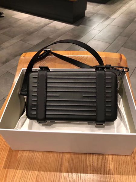 classic luxury 2020 new zipper camera bag designer handbags messenger bag genuine leather small pigskin grain fashionable joker
classic luxury 2020 new zipper camera bag designer handbags messenger bag genuine leather small pigskin grain fashionable joker