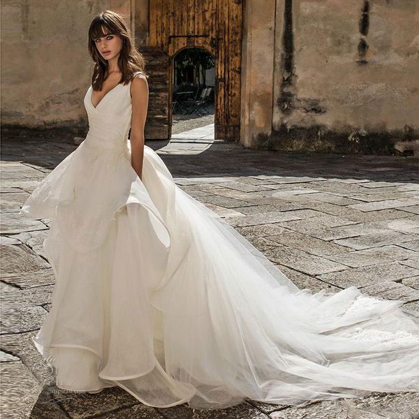 gorgeous lace backless a line wedding dresses lace applique v neck bridal gowns sweep train tiered tulle robe de mariée, White
gorgeous lace backless a line wedding dresses lace applique v neck bridal gowns sweep train tiered tulle robe de mariée, White